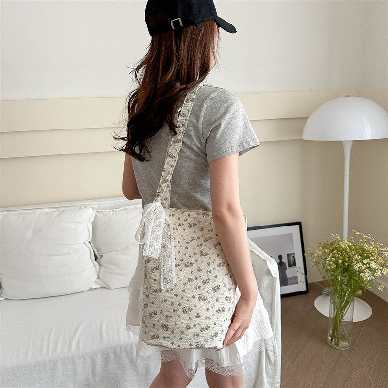GUCSELECTED(B2056) กระเป๋าสะพายไหล่ทรงถัง ลายดอกไม้แถมผ้าผูกโบว์ ใส่ขวดน้ำ