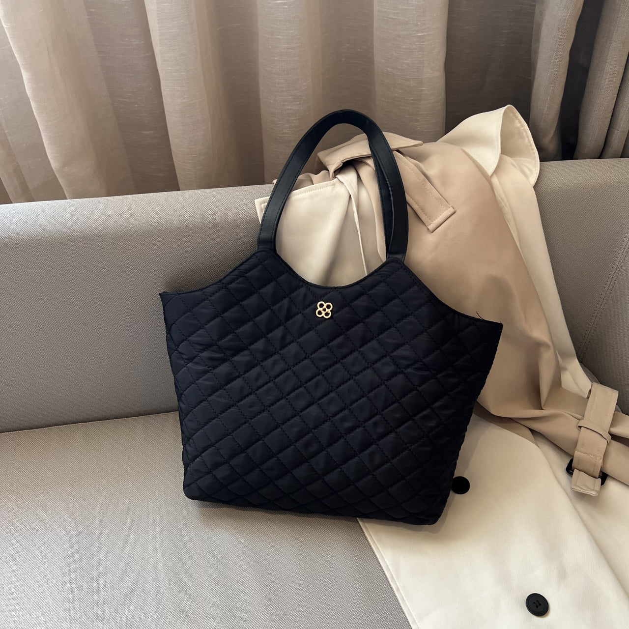 GUCSELECTED(B2288) กระเป๋าผ้าสะพายไหล่ผ้าไนล่อน (ใส่ไอแพดได้)