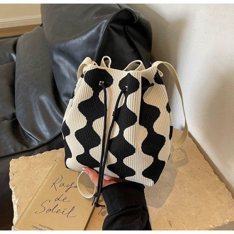 GUCSELECTED(B2285) กระเป๋าสะพายข้างผ้าไหมพรม ลายหัวใจ-ลายพราง