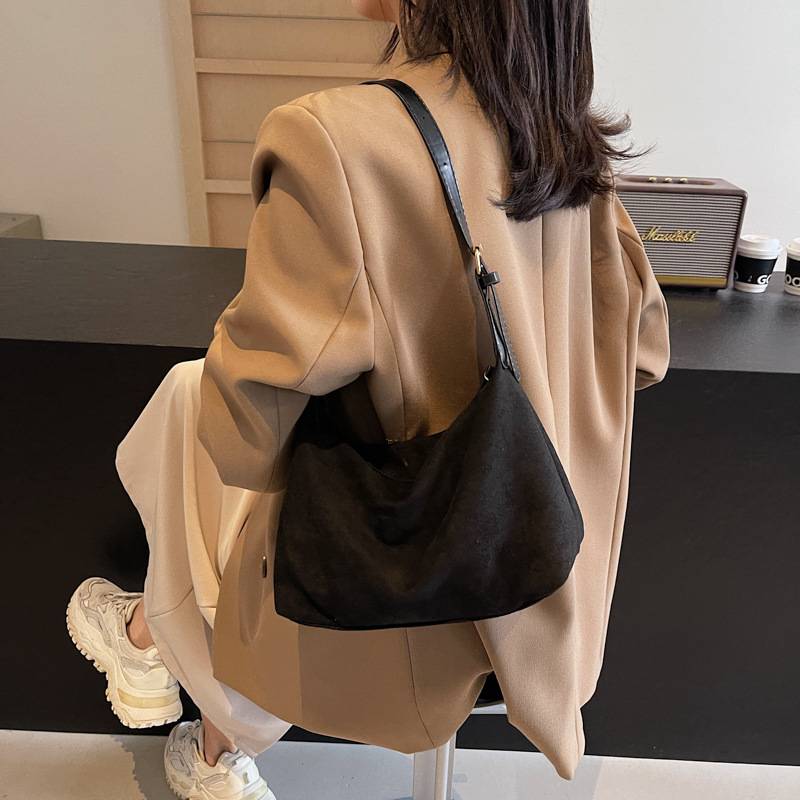 GUCSELECTED(B2344) กระเป๋าสะพายไหล่ผ้าหนังกลับ (ขนาด12.5นิ้ว)