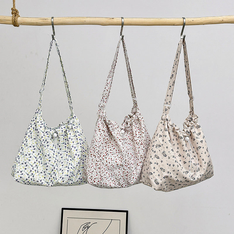 GUCSELECTED(B2066) กระเป๋าสะพายข้างผ้าไนล่อนลายดอกไม้-ปากกระเป๋ารูดเป็นทรงขนมจีบ