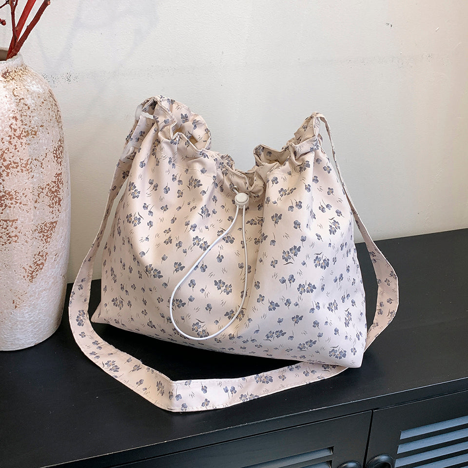 GUCSELECTED(B2066) กระเป๋าสะพายข้างผ้าไนล่อนลายดอกไม้-ปากกระเป๋ารูดเป็นทรงขนมจีบ