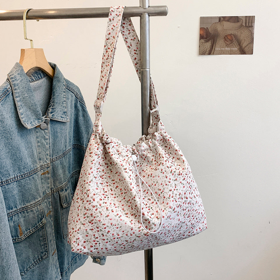 GUCSELECTED(B2066) กระเป๋าสะพายข้างผ้าไนล่อนลายดอกไม้-ปากกระเป๋ารูดเป็นทรงขนมจีบ