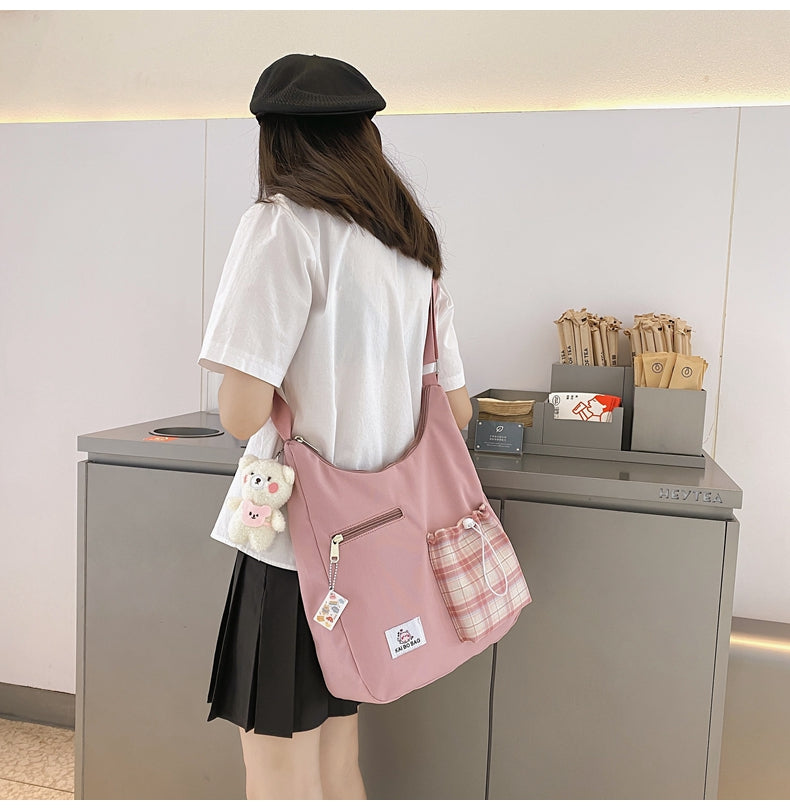 GUCSELECTED(B1726) -กระเป๋าสะพายข้างป้าย KAI BO BAG ช่องใสของลายสก็อต ใบใหญ่ **มีพวงกุญแจแถมให้**