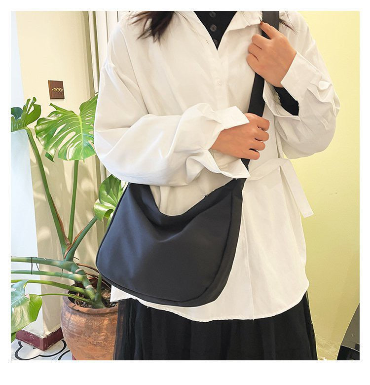 GUCSELECTED(B1833) กระเป๋าสะพายข้างผ้าไนล่อนสีพื้นลายเส้น(ไม่มีที่ห้อยแถม)